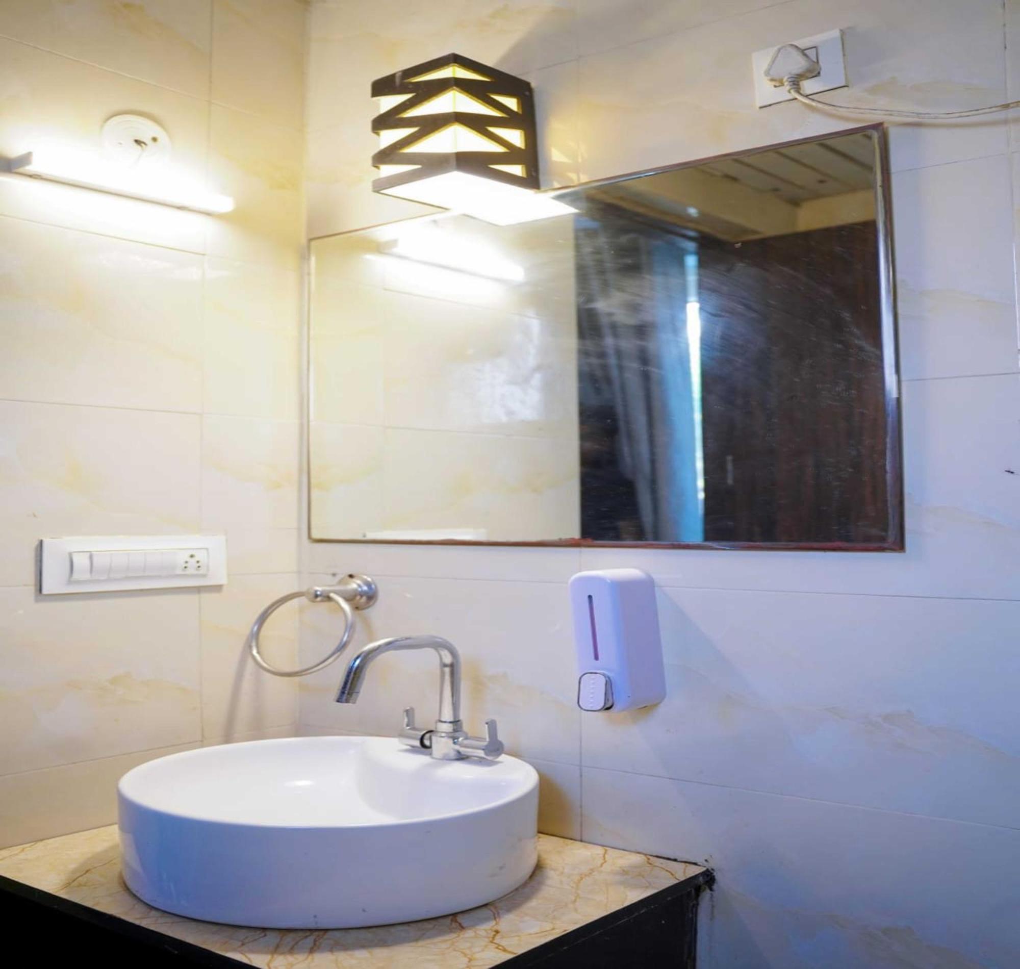 Vrindavan Dreams Hotel And Suites Eksteriør billede