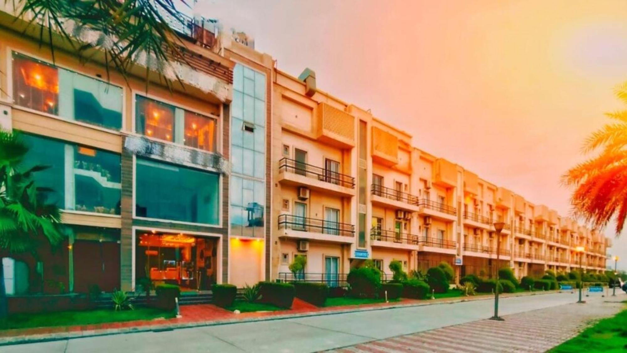 Vrindavan Dreams Hotel And Suites Eksteriør billede
